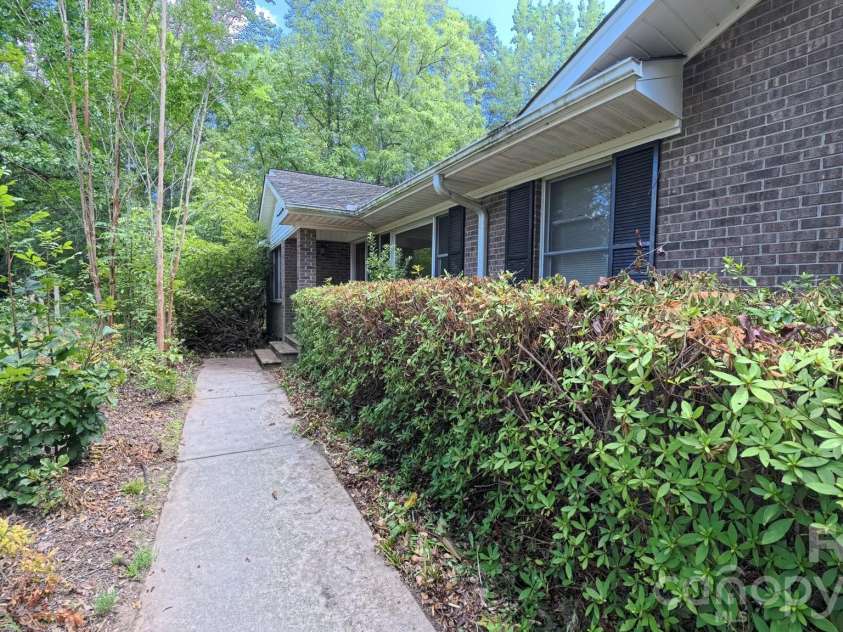 3550 Tree Line Drive, Rock Hill, SC 29732.  MLS# CAR4417396, YatesRealty ID 46503. Sidewalk to the front door