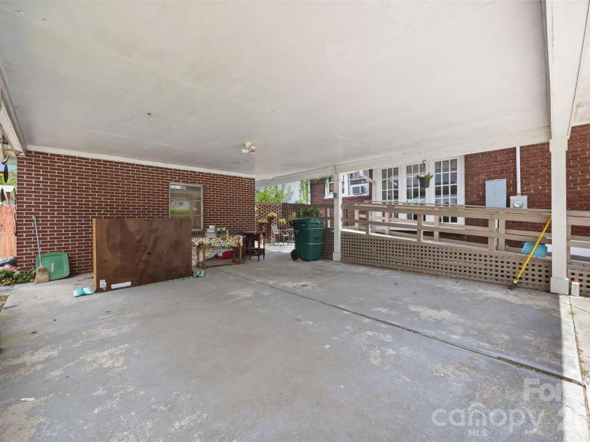 170 York Street, Chester, SC 29706.  MLS# CAR4406696, YatesRealty ID 46504. 