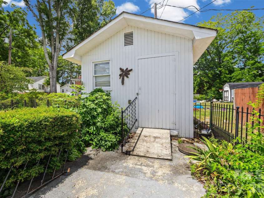 170 York Street, Chester, SC 29706.  MLS# CAR4406696, YatesRealty ID 46504. 