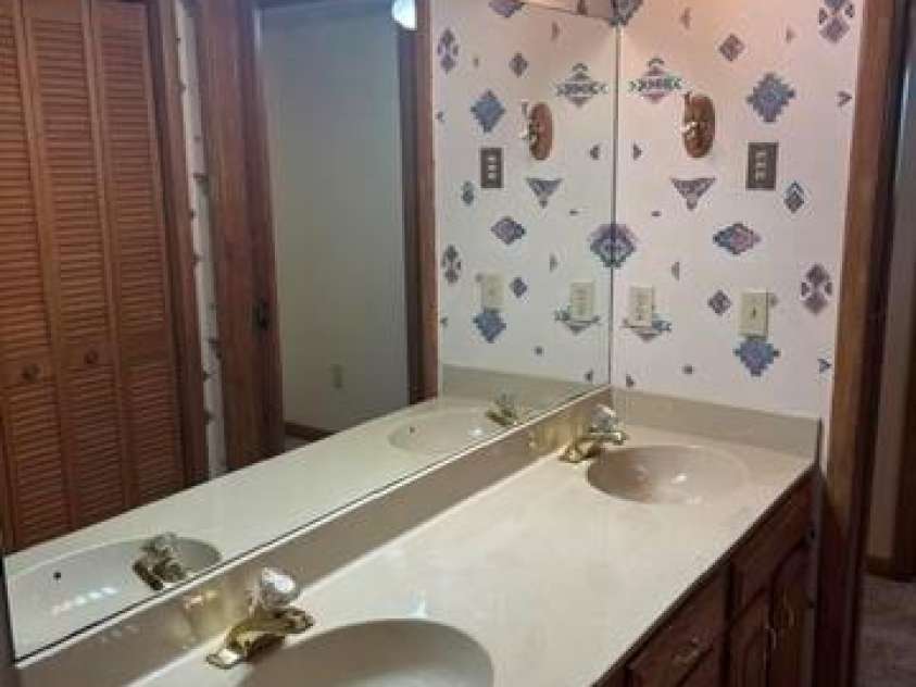 70 Calhoun Ridge Road, Waynesville, NC 28786.  MLS# CAR4417199, YatesRealty ID 46506. L2nd primary bath