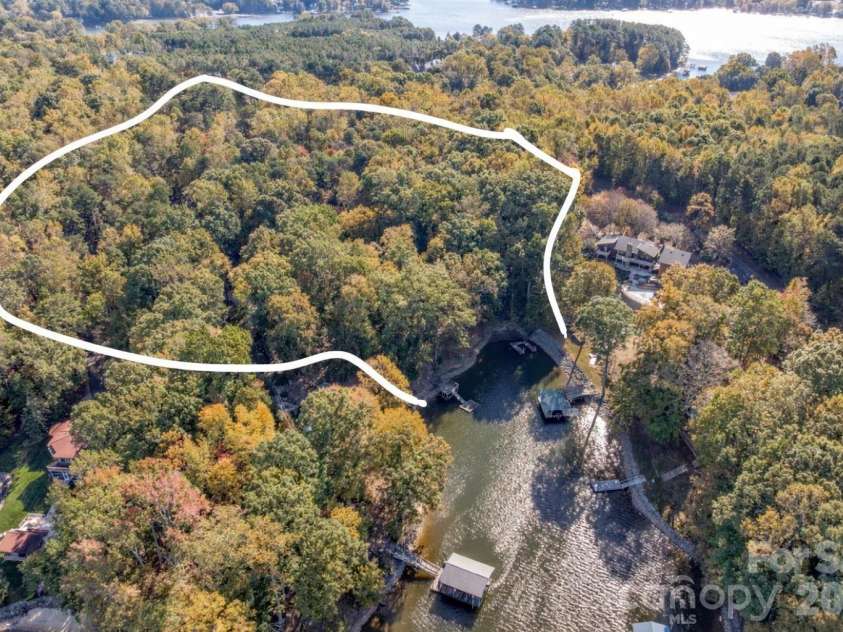 1168 Fern Hill Road, Mooresville, NC 28117.  MLS# CAR4351598, YatesRealty ID 4651. Approximate outline of surveyed 8 acres estate on Lake Norman