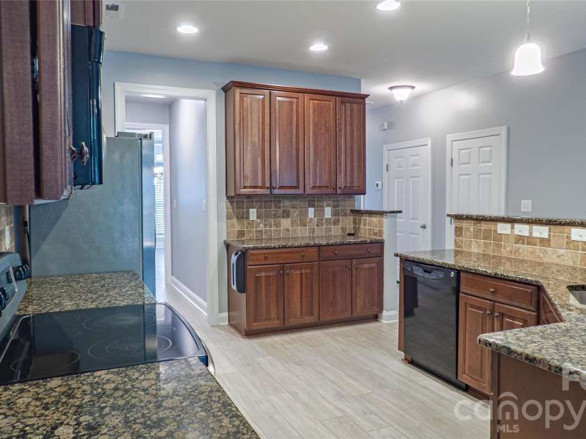 2262 Donnington Lane, Concord, NC 28027.  MLS# CAR4414174, YatesRealty ID 46510. 