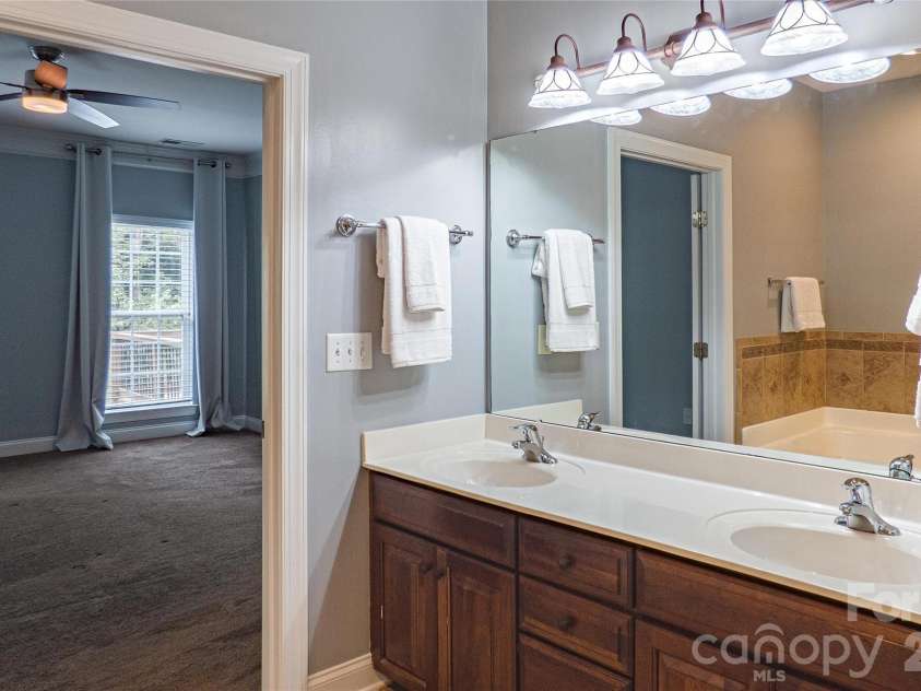 2262 Donnington Lane, Concord, NC 28027.  MLS# CAR4414174, YatesRealty ID 46510. Primary Bath