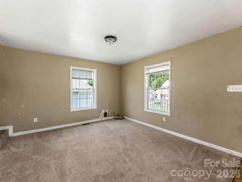 427 Katonah Avenue, Charlotte, NC 28208.  MLS# CAR4417218, YatesRealty ID 46511. 