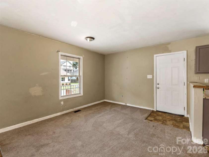 427 Katonah Avenue, Charlotte, NC 28208.  MLS# CAR4417218, YatesRealty ID 46511. 