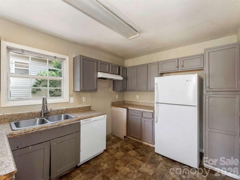 427 Katonah Avenue, Charlotte, NC 28208.  MLS# CAR4417218, YatesRealty ID 46511. 