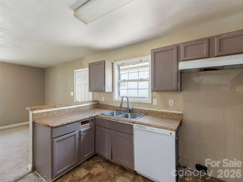 427 Katonah Avenue, Charlotte, NC 28208.  MLS# CAR4417218, YatesRealty ID 46511. 