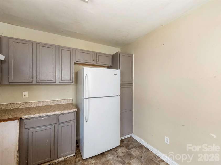 427 Katonah Avenue, Charlotte, NC 28208.  MLS# CAR4417218, YatesRealty ID 46511. 