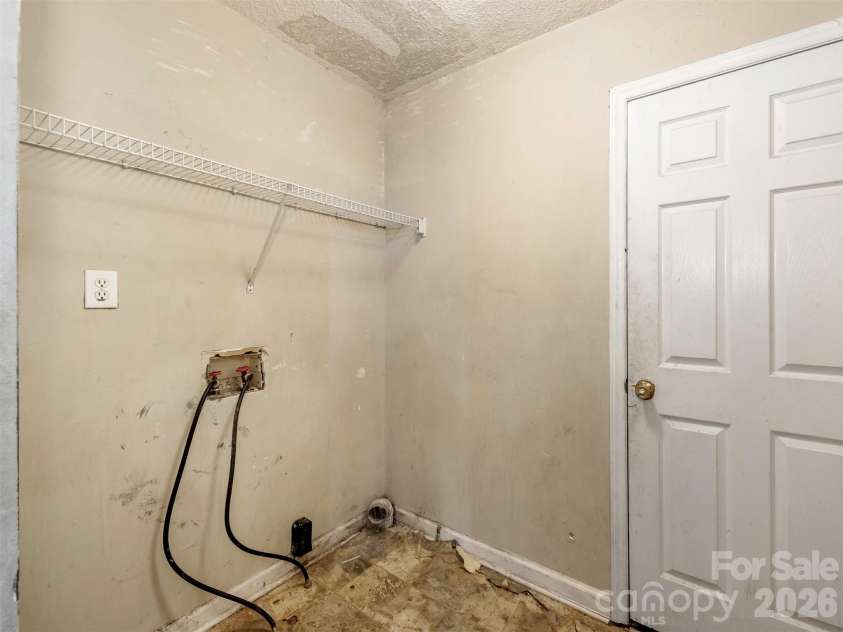 427 Katonah Avenue, Charlotte, NC 28208.  MLS# CAR4417218, YatesRealty ID 46511. 