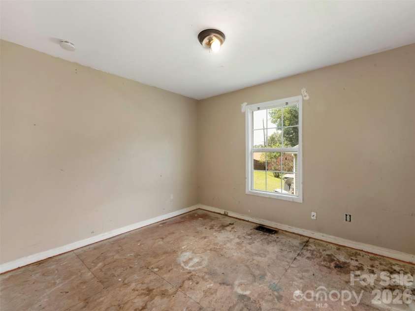 427 Katonah Avenue, Charlotte, NC 28208.  MLS# CAR4417218, YatesRealty ID 46511. 
