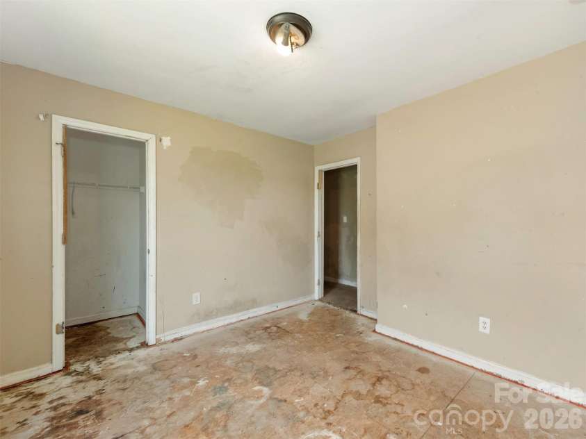 427 Katonah Avenue, Charlotte, NC 28208.  MLS# CAR4417218, YatesRealty ID 46511. 