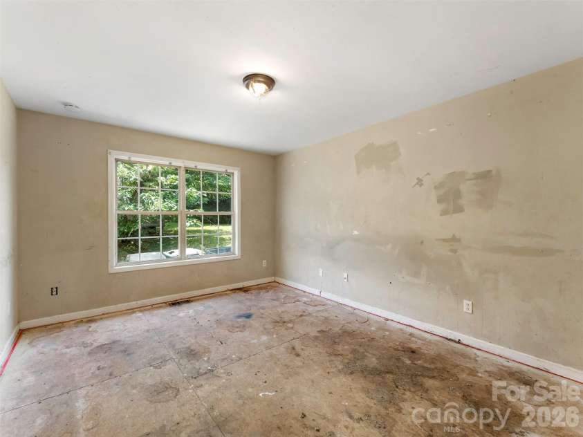 427 Katonah Avenue, Charlotte, NC 28208.  MLS# CAR4417218, YatesRealty ID 46511. 