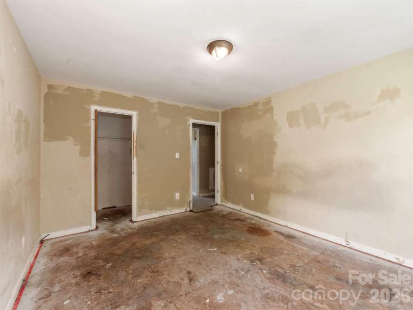 427 Katonah Avenue, Charlotte, NC 28208.  MLS# CAR4417218, YatesRealty ID 46511. 