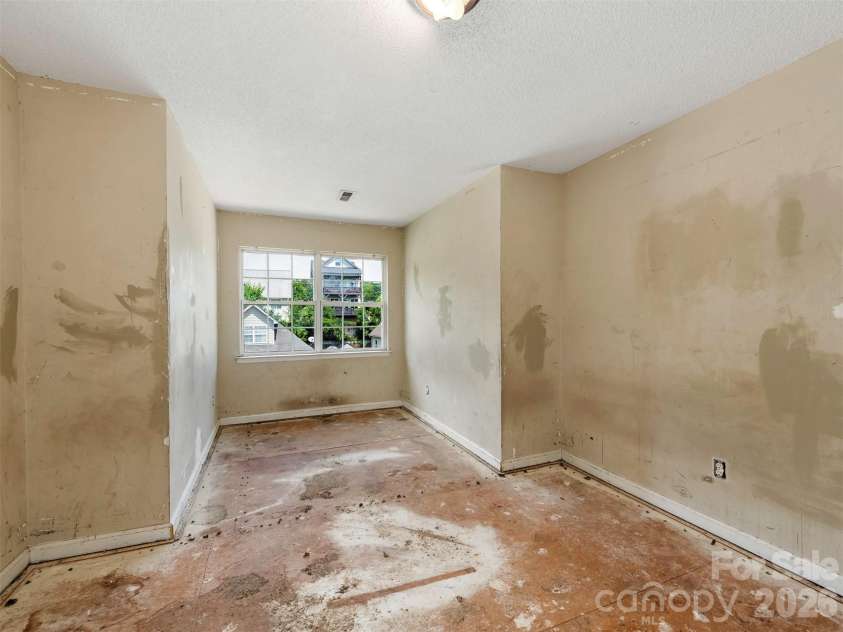 427 Katonah Avenue, Charlotte, NC 28208.  MLS# CAR4417218, YatesRealty ID 46511. 