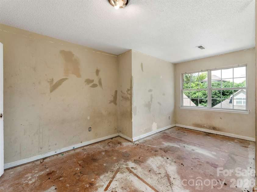 427 Katonah Avenue, Charlotte, NC 28208.  MLS# CAR4417218, YatesRealty ID 46511. 