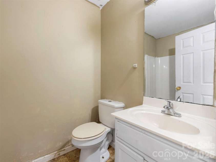 427 Katonah Avenue, Charlotte, NC 28208.  MLS# CAR4417218, YatesRealty ID 46511. 