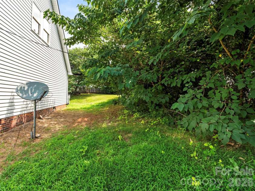 427 Katonah Avenue, Charlotte, NC 28208.  MLS# CAR4417218, YatesRealty ID 46511. 