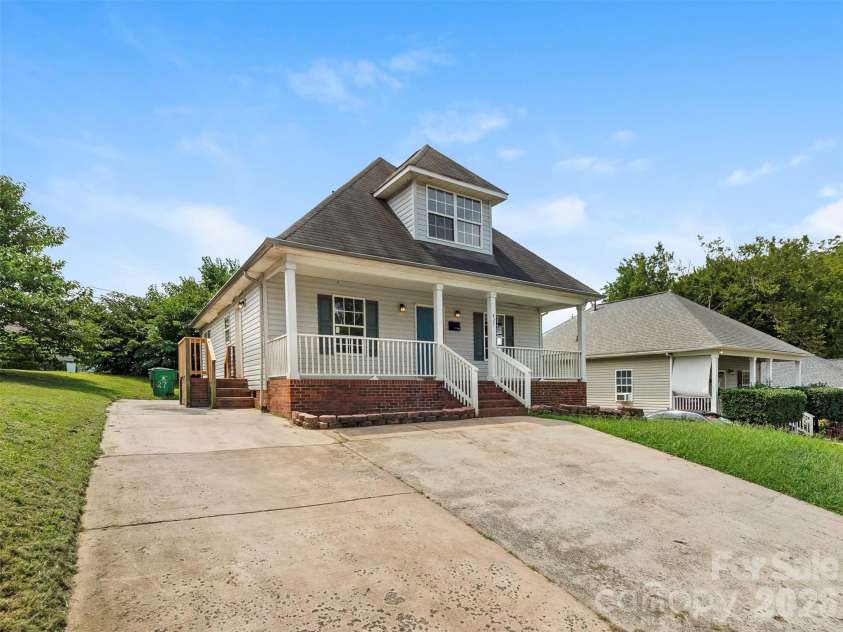 427 Katonah Avenue, Charlotte, NC 28208.  MLS# CAR4417218, YatesRealty ID 46511. 
