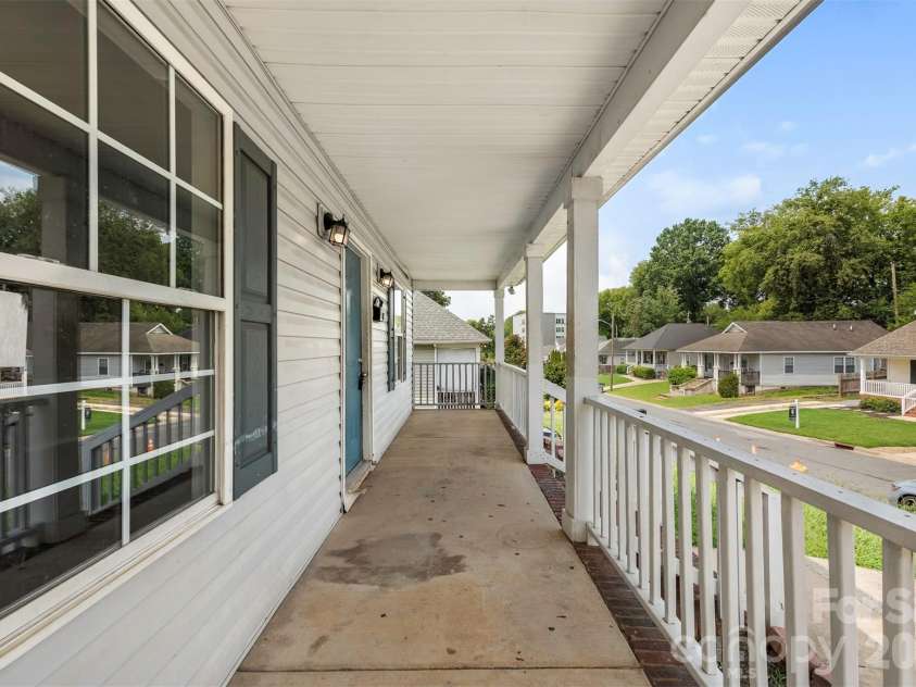 427 Katonah Avenue, Charlotte, NC 28208.  MLS# CAR4417218, YatesRealty ID 46511. 