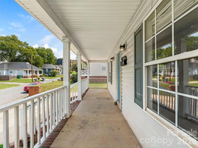 427 Katonah Avenue, Charlotte, NC 28208.  MLS# CAR4417218, YatesRealty ID 46511. 