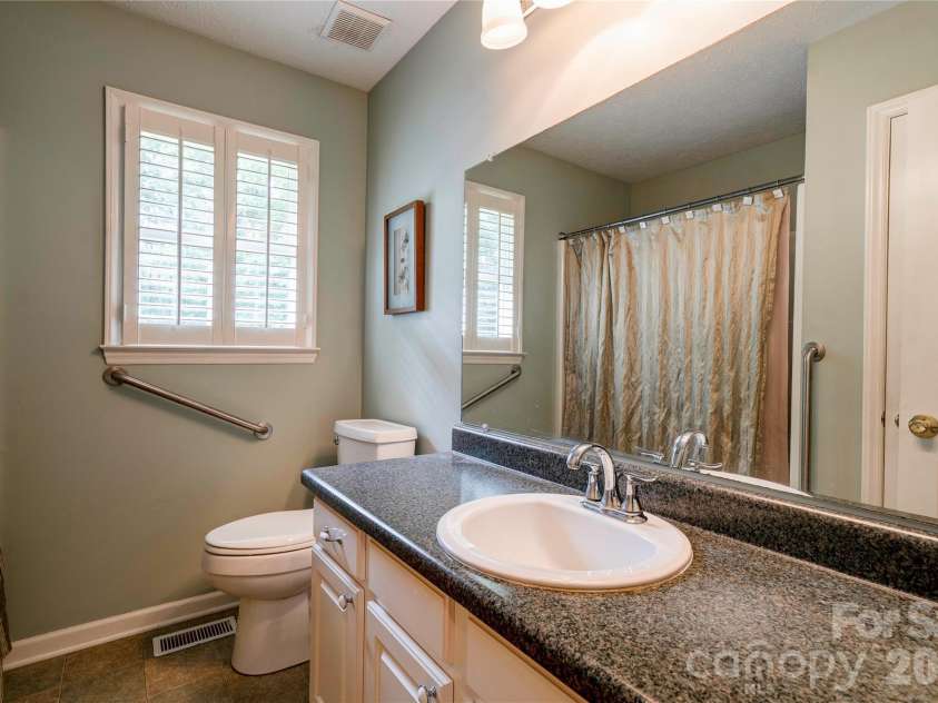 609 Blythe Street, Shelby, NC 28152.  MLS# CAR4416905, YatesRealty ID 46515. Bathroom