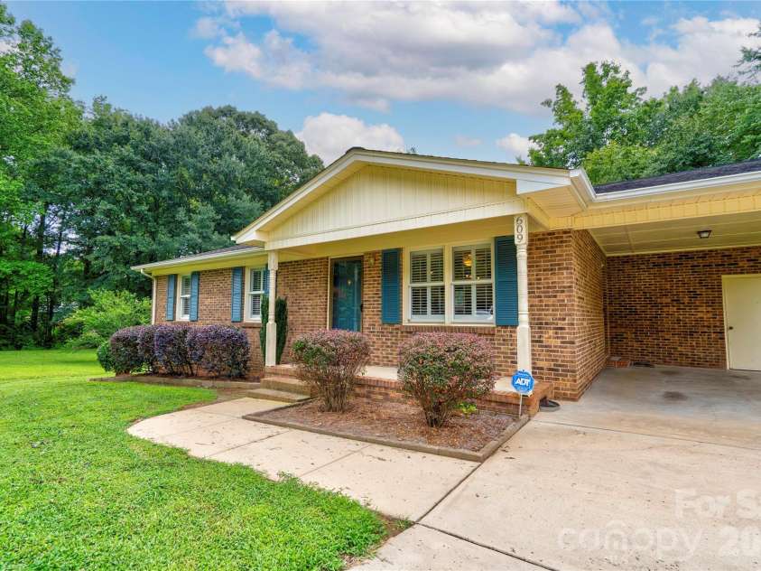 609 Blythe Street, Shelby, NC 28152.  MLS# CAR4416905, YatesRealty ID 46515. Front Walk/Covered Porch