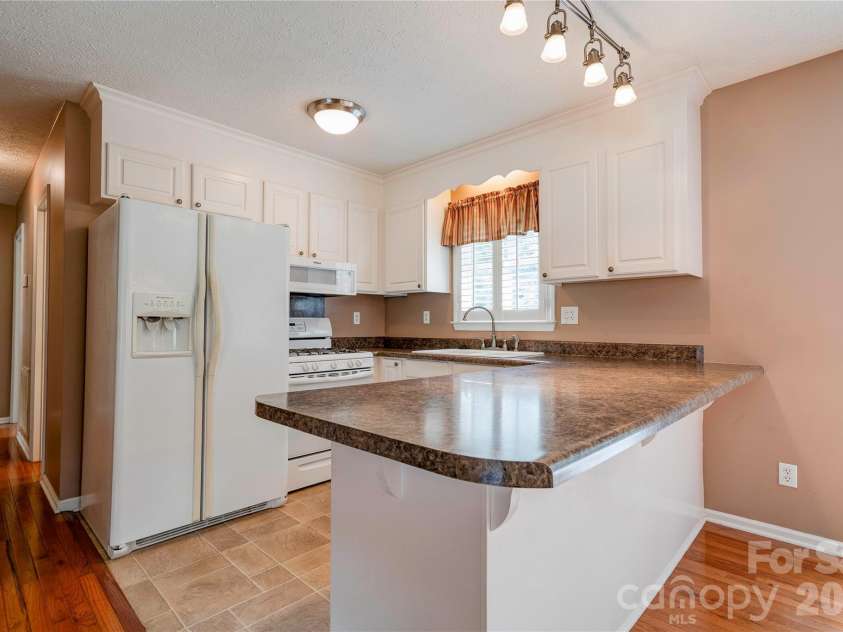 609 Blythe Street, Shelby, NC 28152.  MLS# CAR4416905, YatesRealty ID 46515. Kitchen