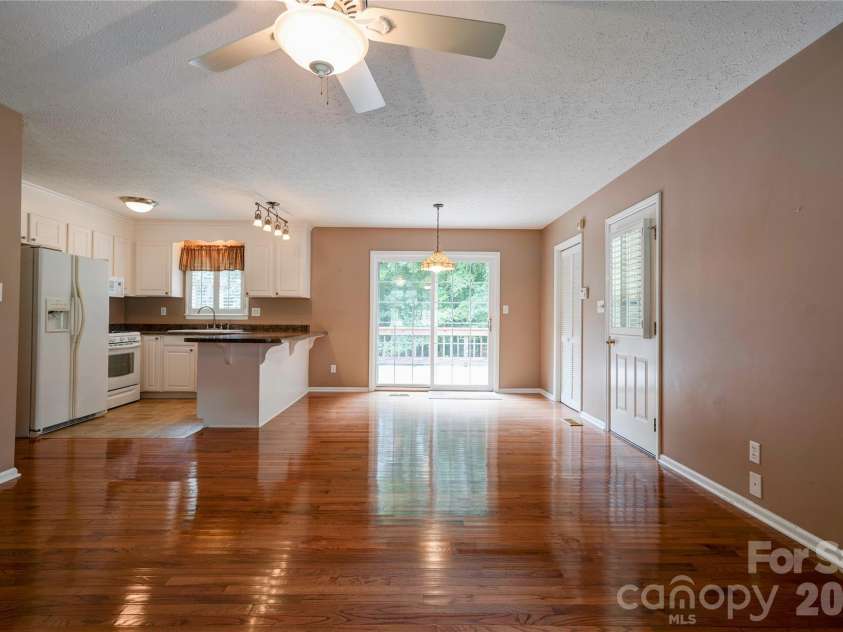 609 Blythe Street, Shelby, NC 28152.  MLS# CAR4416905, YatesRealty ID 46515. Kitchen/Dining