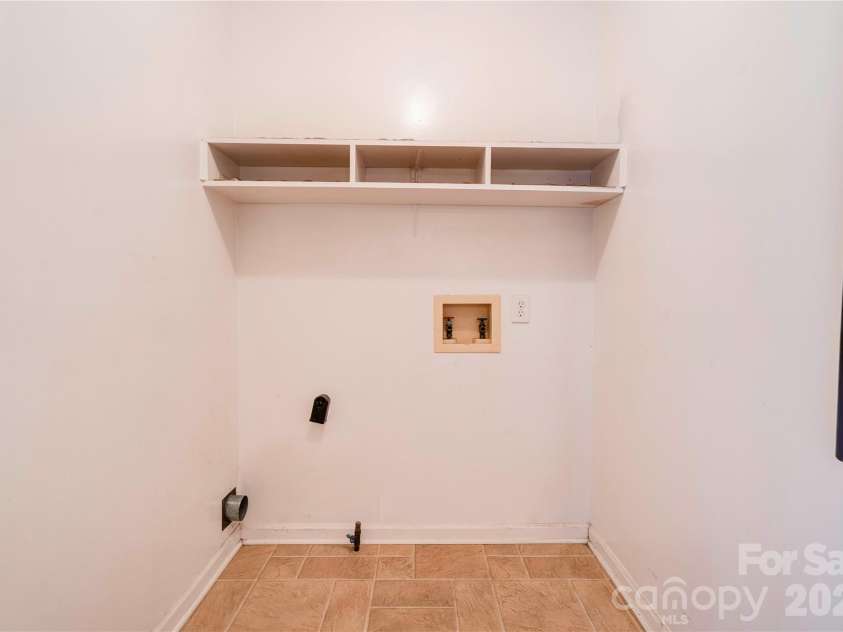 609 Blythe Street, Shelby, NC 28152.  MLS# CAR4416905, YatesRealty ID 46515. Laundry Room