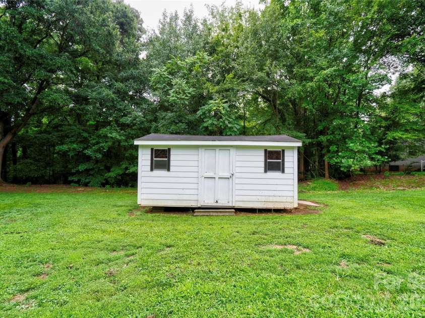 609 Blythe Street, Shelby, NC 28152.  MLS# CAR4416905, YatesRealty ID 46515. Storage Building