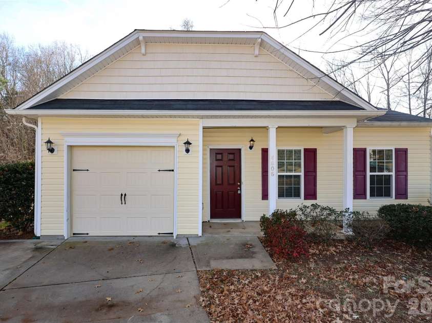 4806 Lynn Lee Circle, Charlotte, NC 28269.  MLS# CAR4334899, YatesRealty ID 4652. 