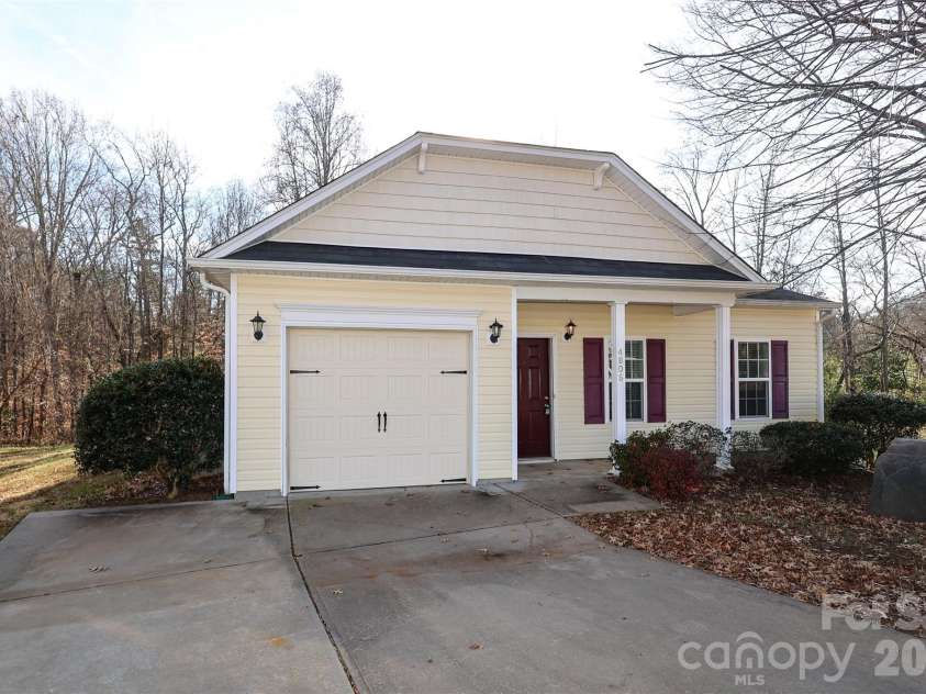 4806 Lynn Lee Circle, Charlotte, NC 28269.  MLS# CAR4334899, YatesRealty ID 4652. 