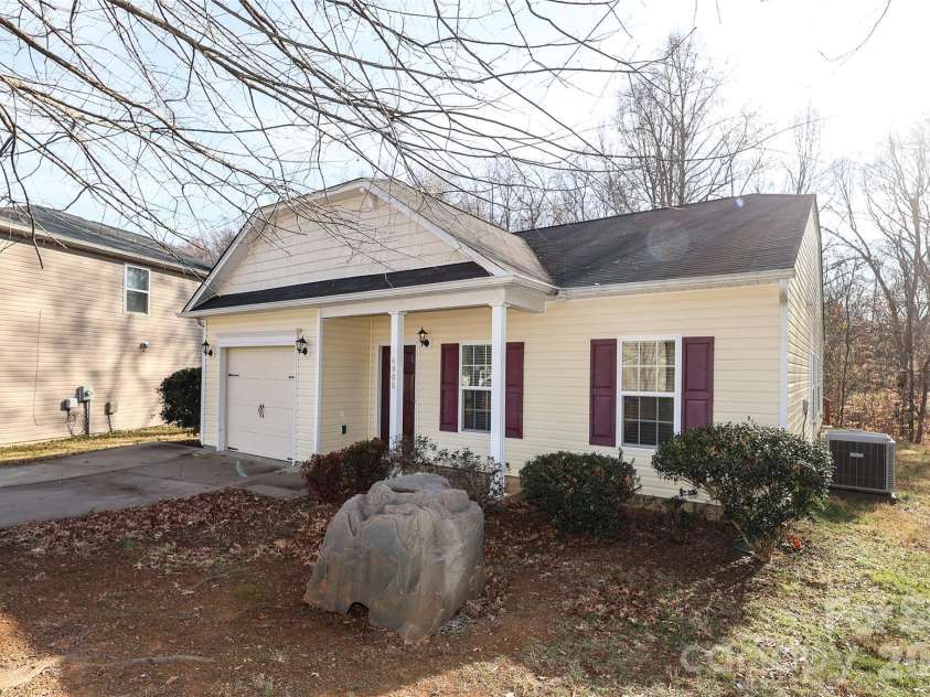 4806 Lynn Lee Circle, Charlotte, NC 28269.  MLS# CAR4334899, YatesRealty ID 4652. 