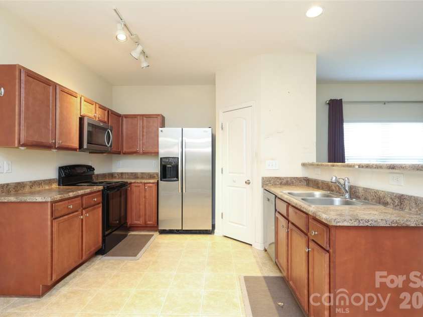 4806 Lynn Lee Circle, Charlotte, NC 28269.  MLS# CAR4334899, YatesRealty ID 4652. 