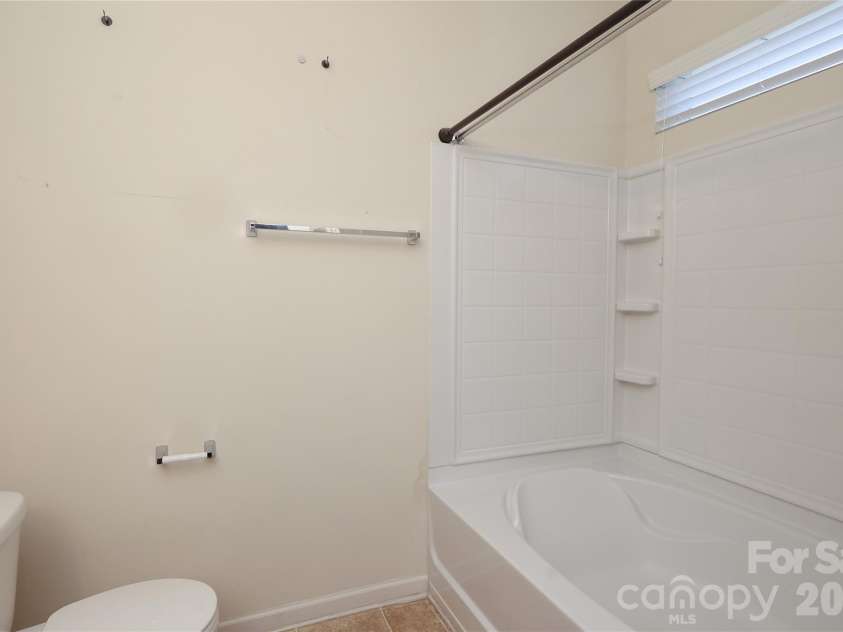 4806 Lynn Lee Circle, Charlotte, NC 28269.  MLS# CAR4334899, YatesRealty ID 4652. 