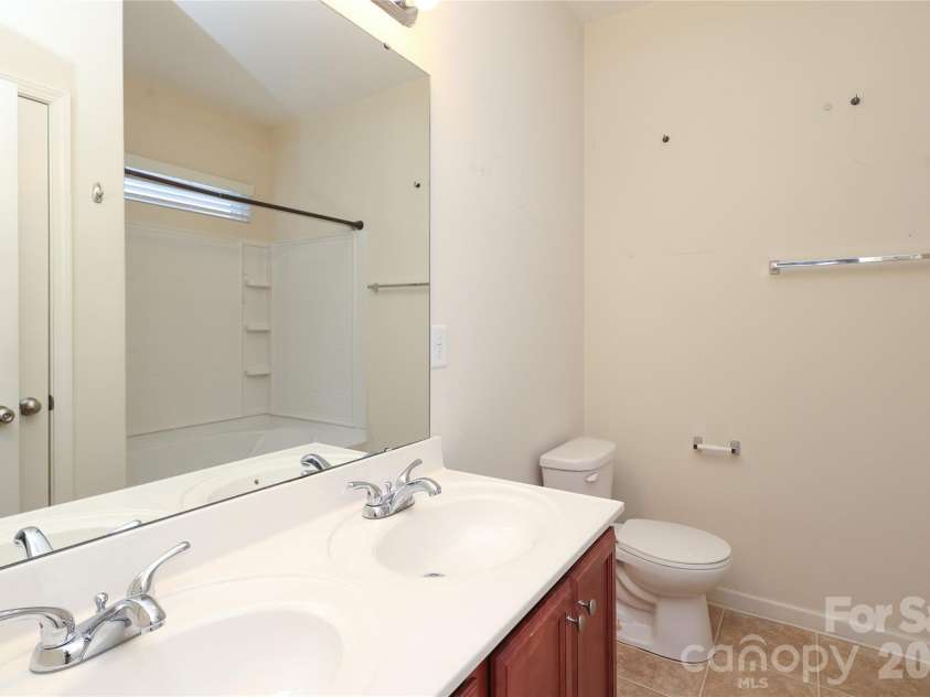 4806 Lynn Lee Circle, Charlotte, NC 28269.  MLS# CAR4334899, YatesRealty ID 4652. 
