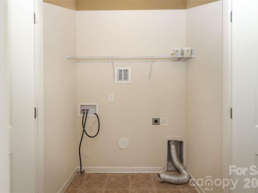 4806 Lynn Lee Circle, Charlotte, NC 28269.  MLS# CAR4334899, YatesRealty ID 4652. 