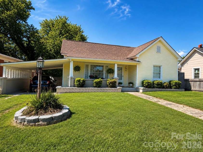 227 12th Street, Salisbury, NC 28144.  MLS# CAR4417641, YatesRealty ID 46521. 