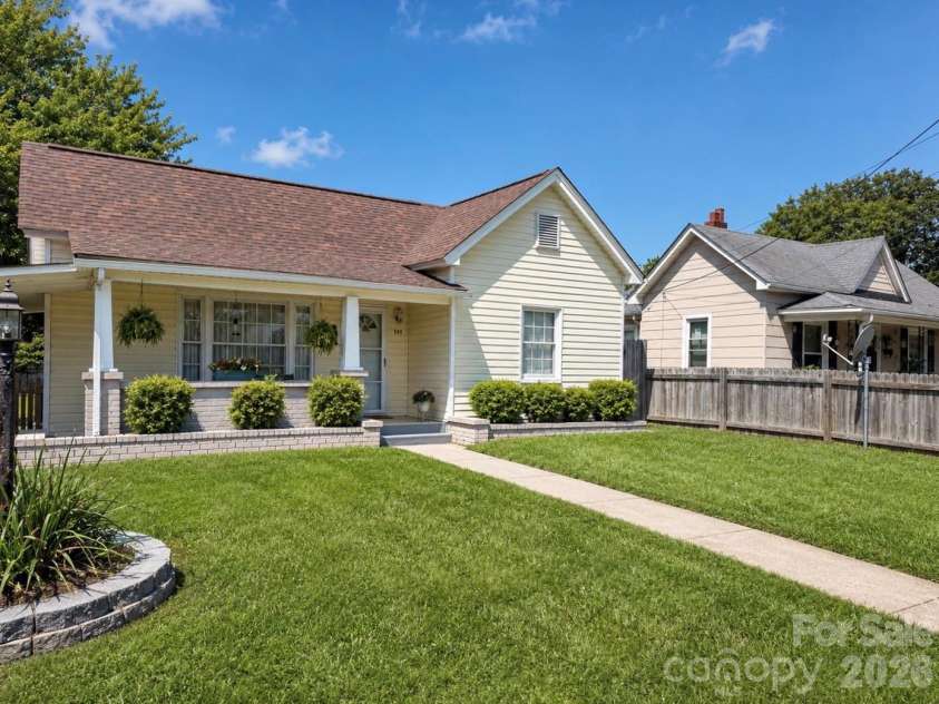 227 12th Street, Salisbury, NC 28144.  MLS# CAR4417641, YatesRealty ID 46521. 