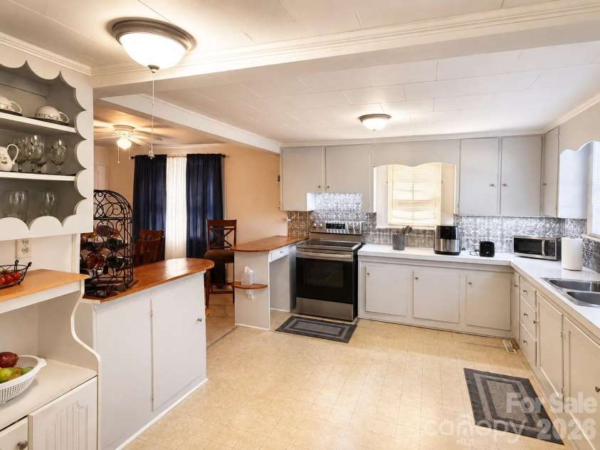 227 12th Street, Salisbury, NC 28144.  MLS# CAR4417641, YatesRealty ID 46521. 