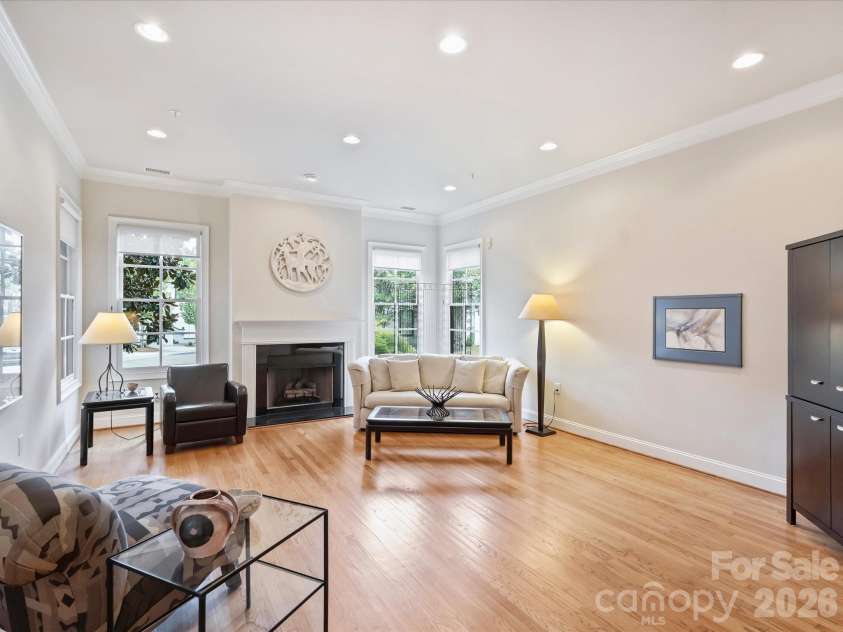 306 Wendover Heights Circle, Charlotte, NC 28211.  MLS# CAR4416402, YatesRealty ID 46522. 