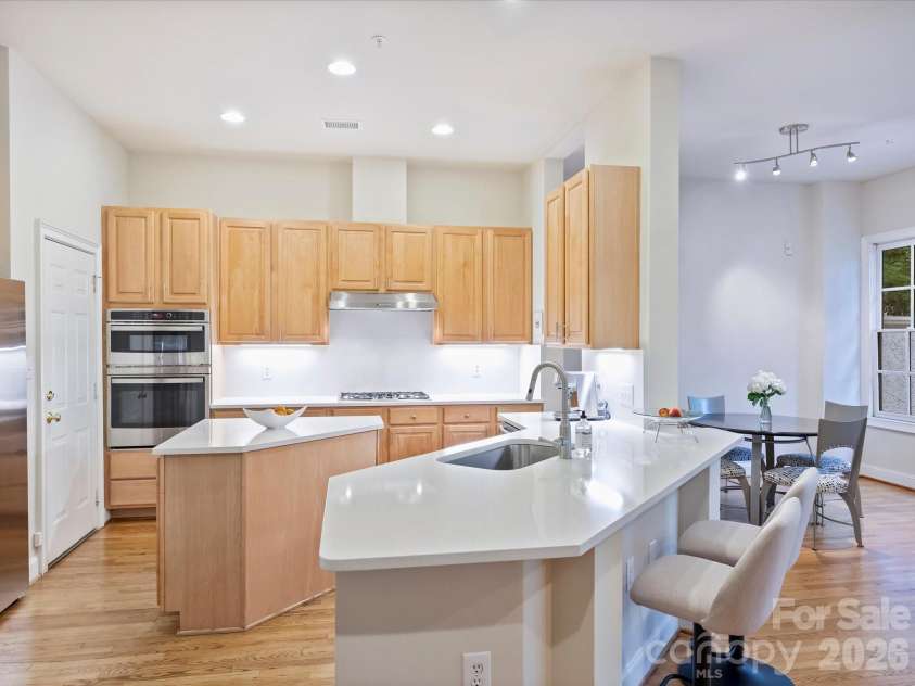 306 Wendover Heights Circle, Charlotte, NC 28211.  MLS# CAR4416402, YatesRealty ID 46522. 