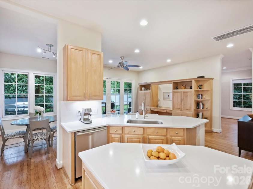306 Wendover Heights Circle, Charlotte, NC 28211.  MLS# CAR4416402, YatesRealty ID 46522. 