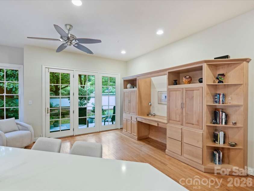 306 Wendover Heights Circle, Charlotte, NC 28211.  MLS# CAR4416402, YatesRealty ID 46522. 