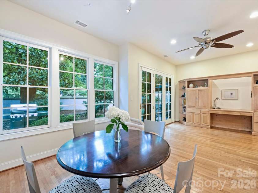 306 Wendover Heights Circle, Charlotte, NC 28211.  MLS# CAR4416402, YatesRealty ID 46522. 