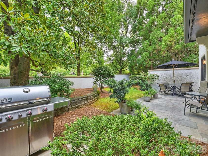 306 Wendover Heights Circle, Charlotte, NC 28211.  MLS# CAR4416402, YatesRealty ID 46522. 