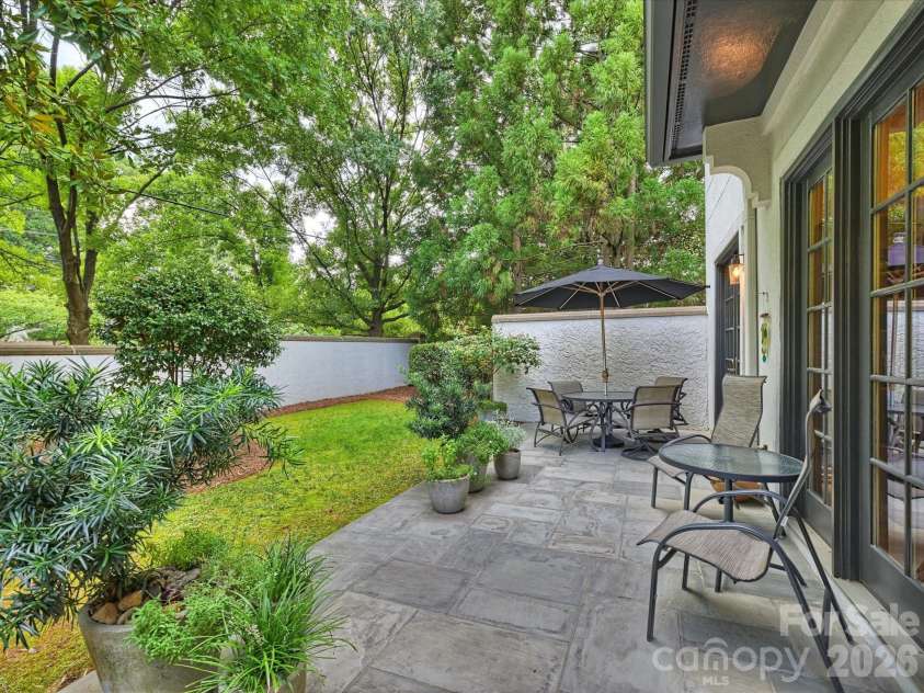 306 Wendover Heights Circle, Charlotte, NC 28211.  MLS# CAR4416402, YatesRealty ID 46522. 