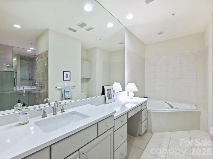 306 Wendover Heights Circle, Charlotte, NC 28211.  MLS# CAR4416402, YatesRealty ID 46522. 