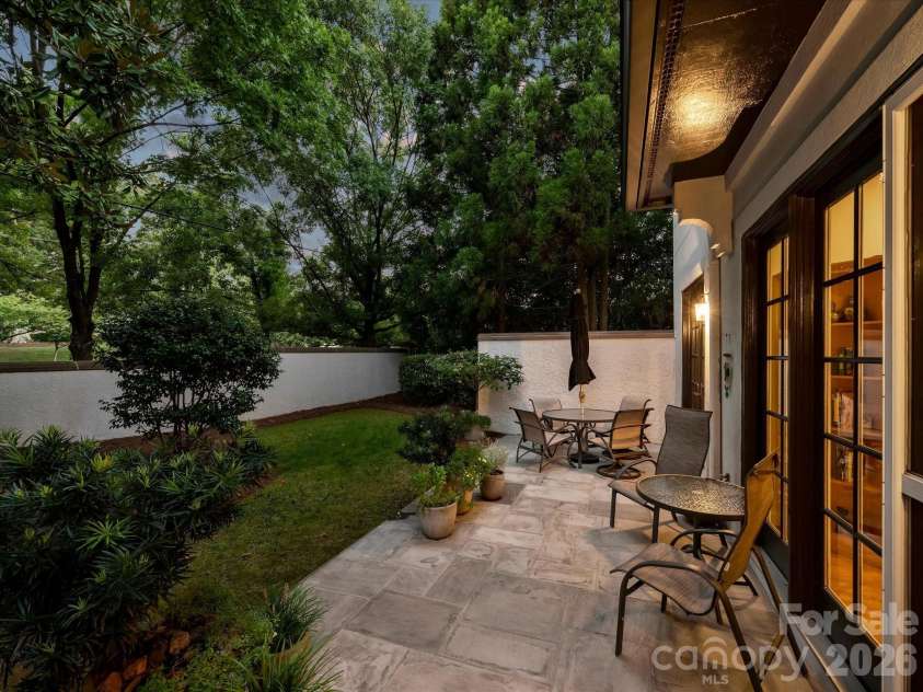 306 Wendover Heights Circle, Charlotte, NC 28211.  MLS# CAR4416402, YatesRealty ID 46522. 