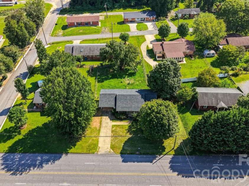2103 2nd Avenue, Hickory, NC 28601.  MLS# CAR4417650, YatesRealty ID 46523. 